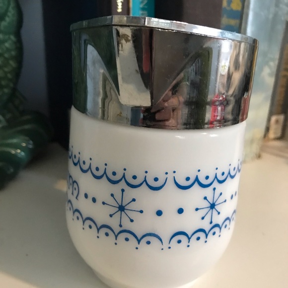 Vintage Milk Glass Creamer Gemco Blue/White ~ Silver Lid - Picture 2 of 4